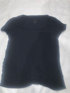 Women's Black Scoop Neck Short Sleeve Tee